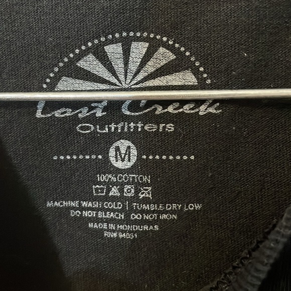 Lost Creek outfitters medium black t shirt don’t be a salty heifer humor funny - Picture 3 of 5